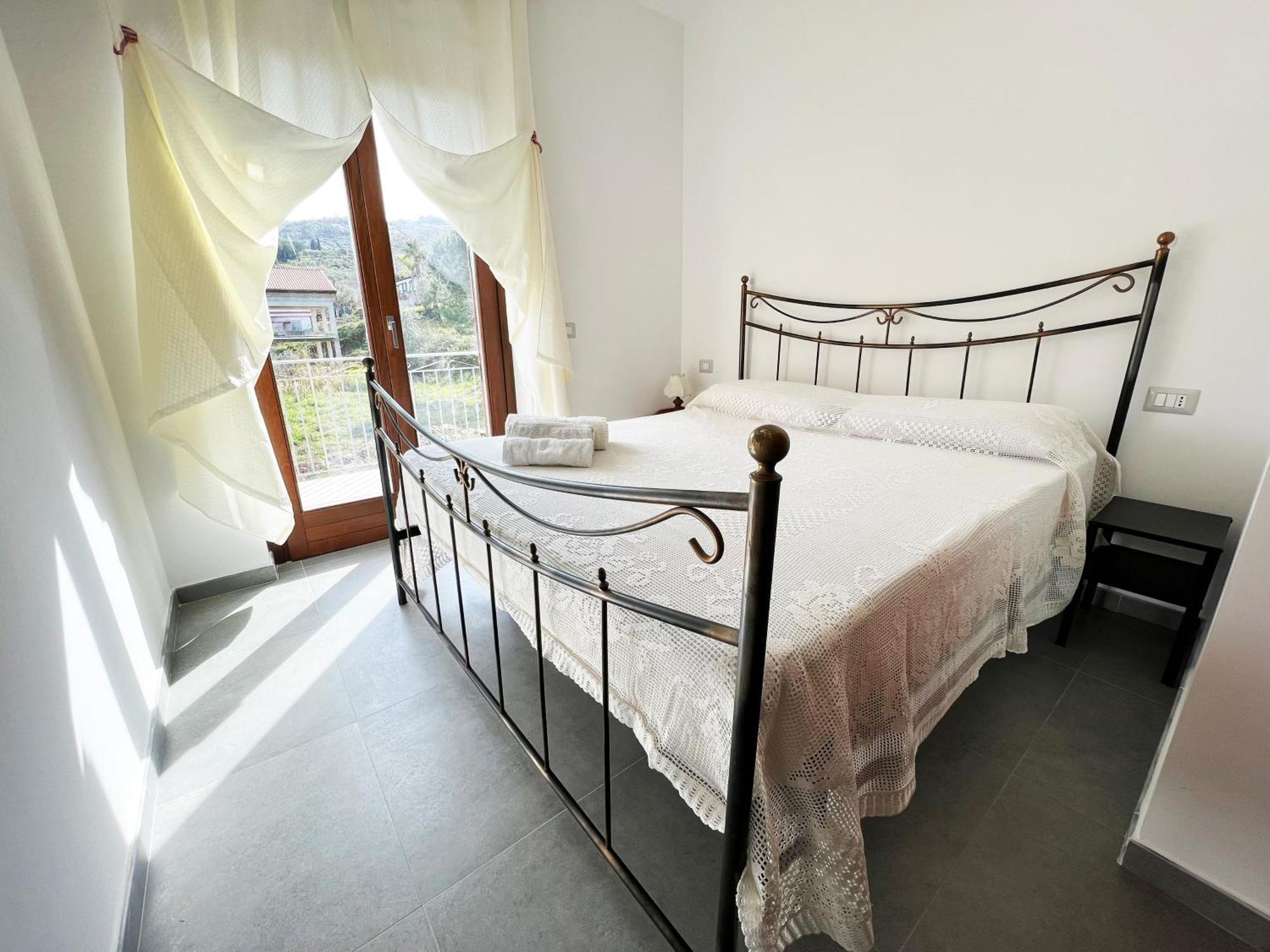 Country Holidays Residence Санта-Марія-ді-Кастеллабате Екстер'єр фото